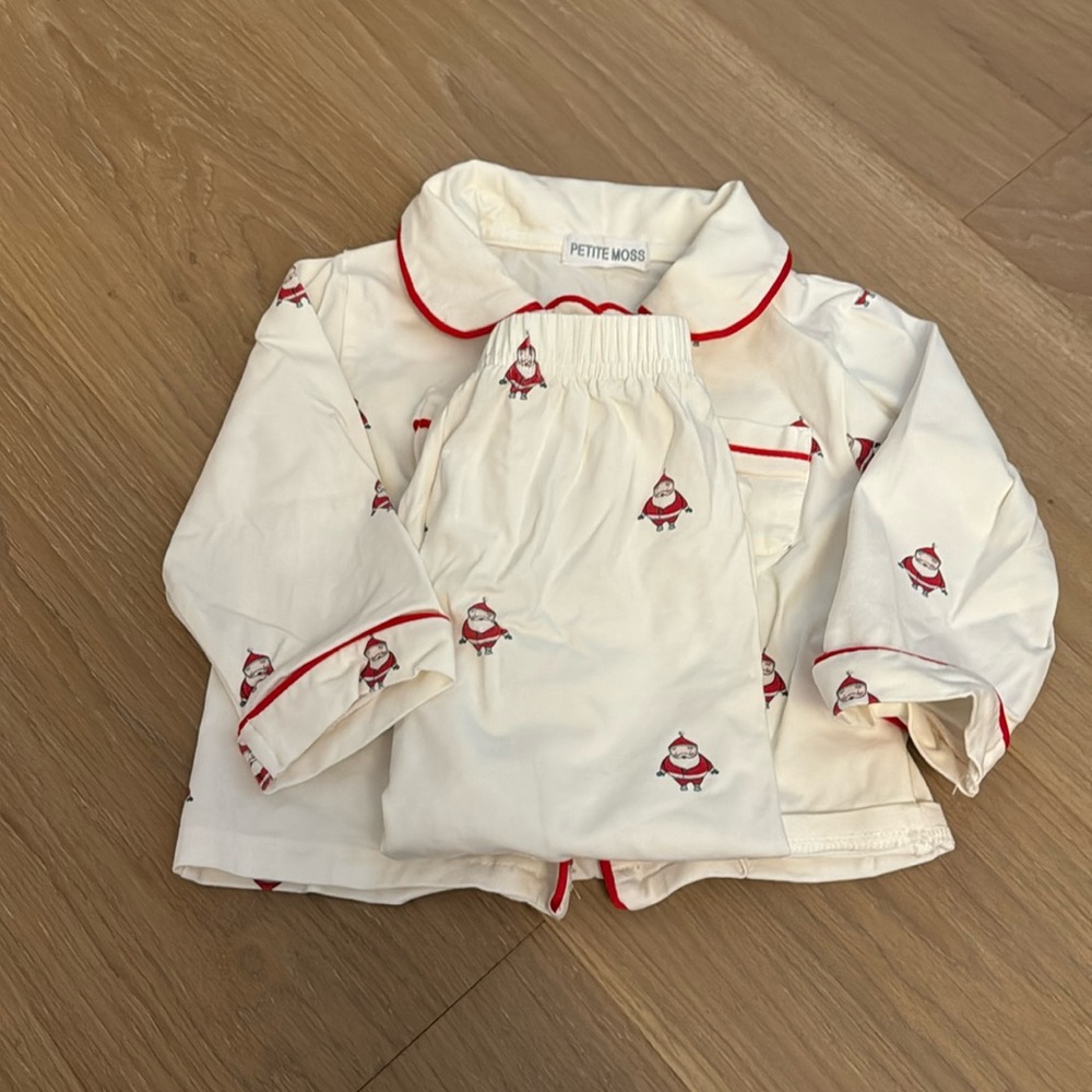 Excellent condition Petite Moss Santa print pajama set - size 3
